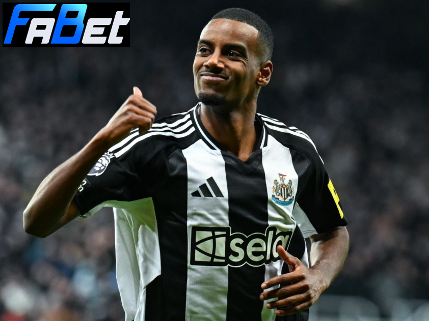 Isak vẫn đang giúp Newcastle bay cao mùa này (Ảnh: Newcastle United)